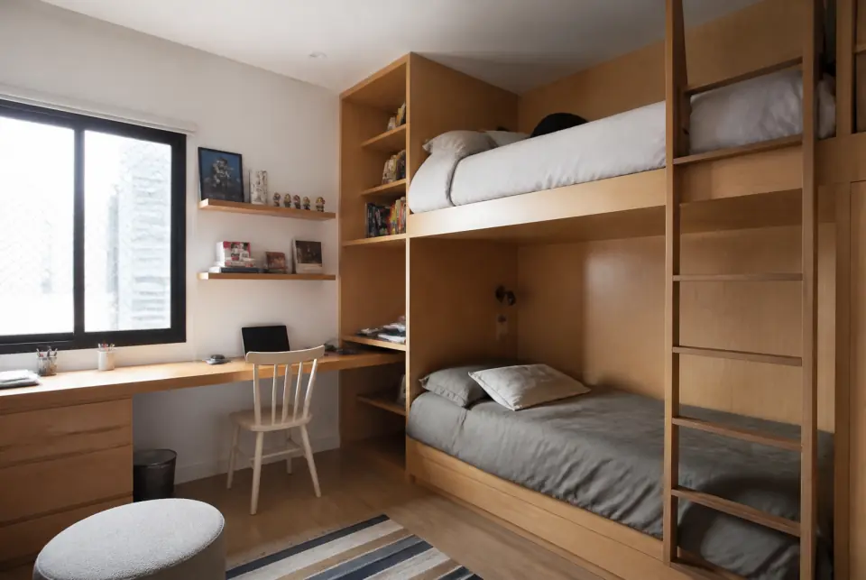 Quarto compartilhado com beliche planejado em madeira